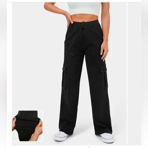 NWT HalaraMagic Mid Rise Multiple Pockets Straight Leg Stretchy Knit Cargo Jean